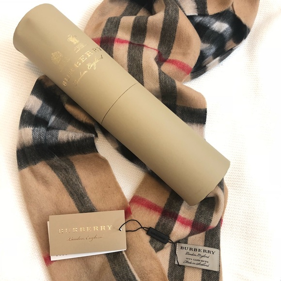 Burberry scarft - Picture 3 of 3